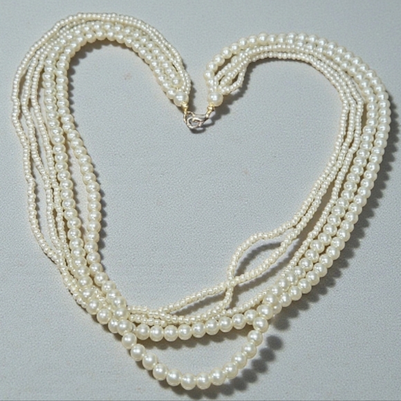 Elegant Faux Pearl Necklace - Picture 5 of 5